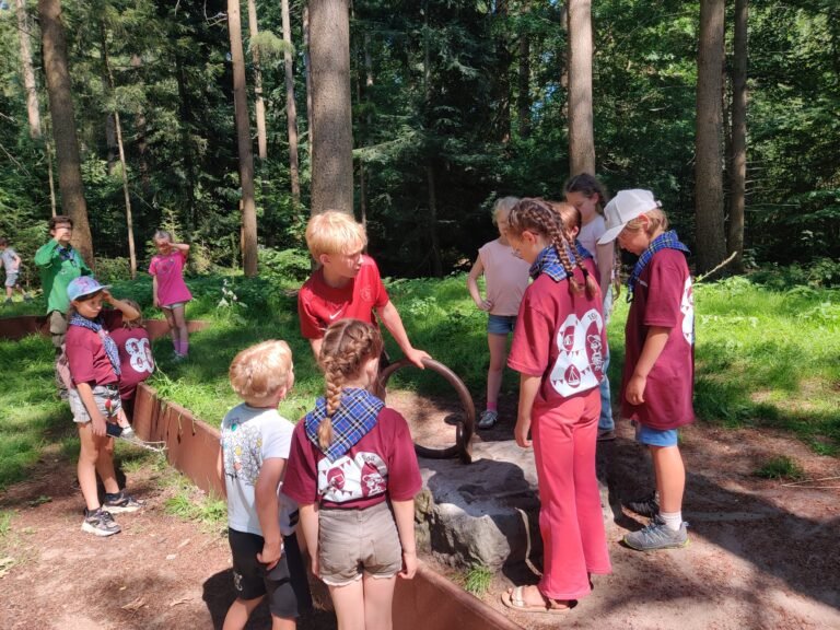 Welpen bij het zwaartepunt van Nederland